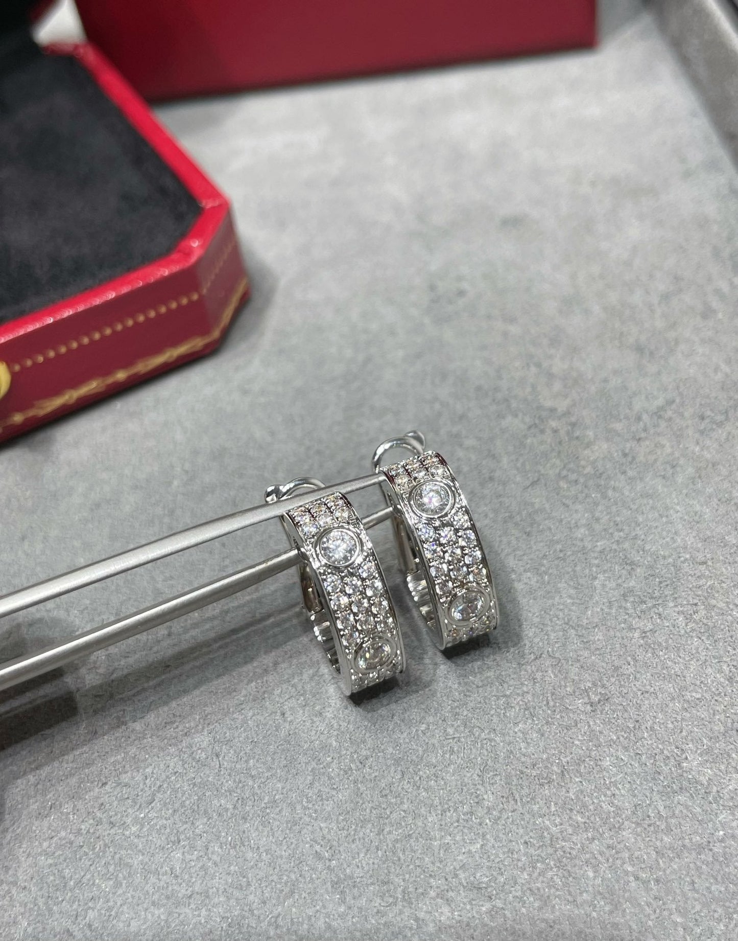 [Okajuri Jewelry]LOVE 5.5MM DIAMOND PAVED EARRINGS