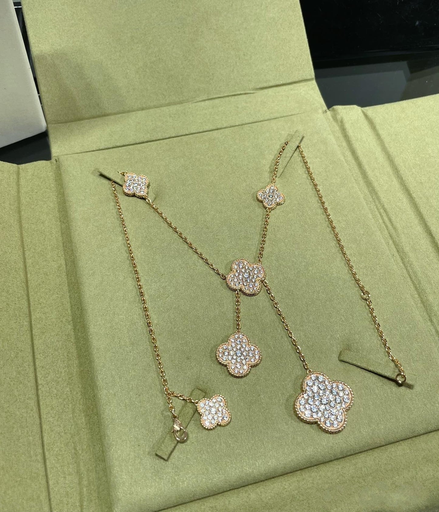 [Okajuri Jewelry]CLOVER 6 MOTIF DIAMOND PAVED NECKLACE