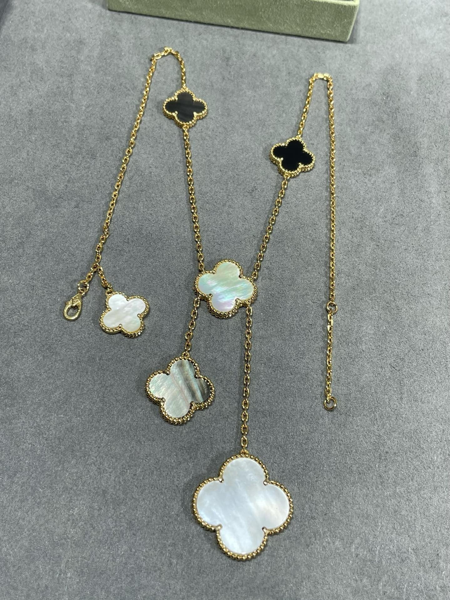 [Okajuri Jewelry]CLOVER 6 MOTIF MOP ONYX GOLD NECKLACE