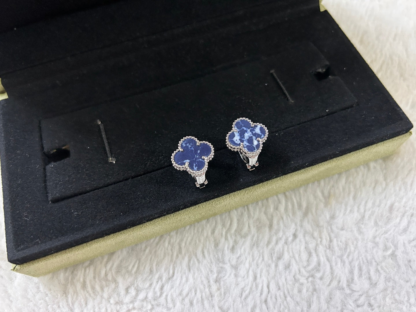 [Okajuri Jewelry]CLOVER PIETERSITE MEDIUM STUD EARRINGS