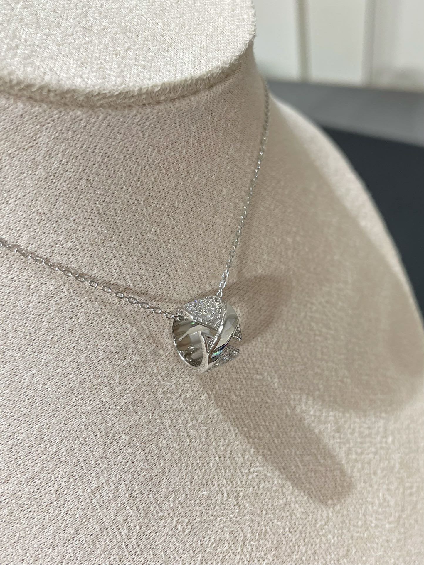 [Okajuri Jewelry]LIENS EVIDENCE DIAMOND PAVED NECKLACE