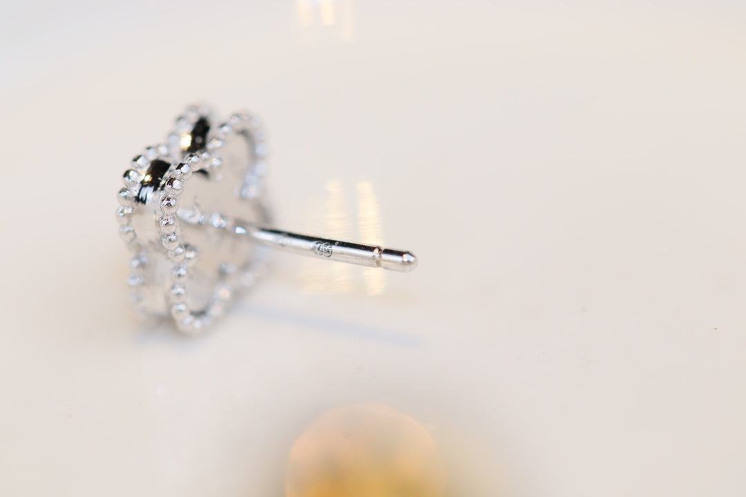 [Okajuri Jewelry]CLOVER MINI TURQUOISE SILVER STUD EARRINGS