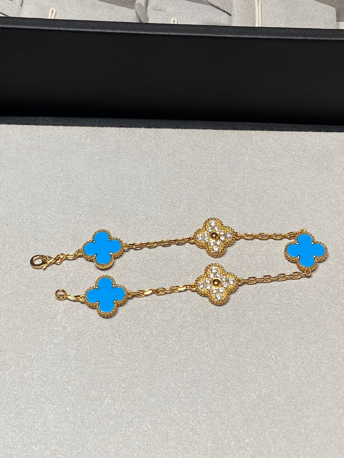 [Okajuri Jewelry]CLOVER 5 MOTIF BLUE CHALCEDONY DIAMOND GOLD BRACELET
