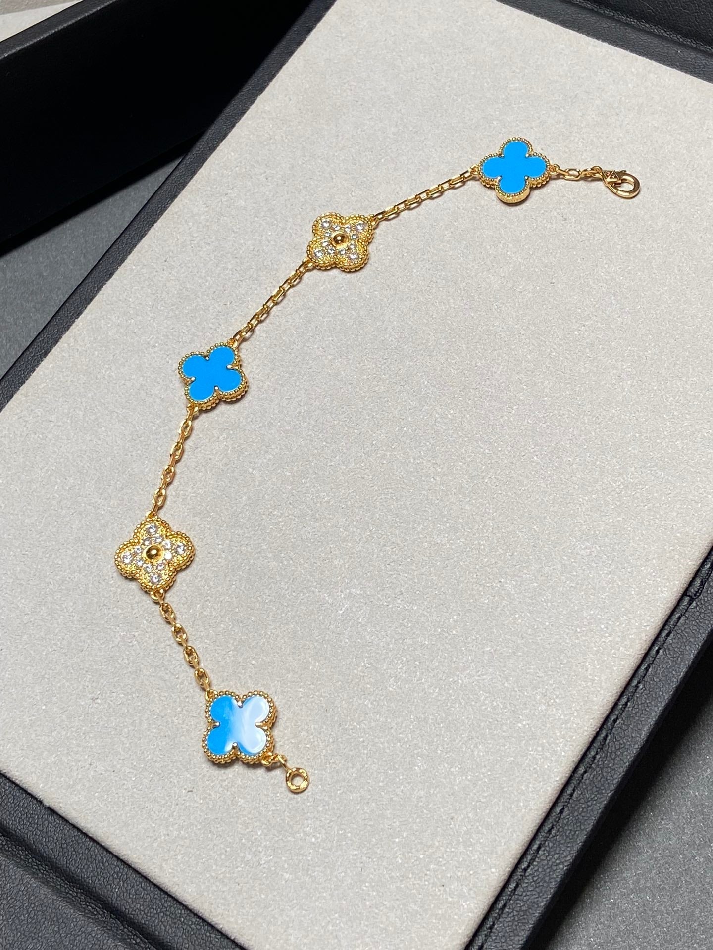 [Okajuri Jewelry]CLOVER 5 MOTIF BLUE CHALCEDONY DIAMOND GOLD BRACELET