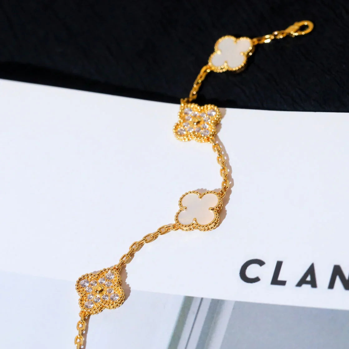 [Okajuri Jewelry]CLOVER WHITE PEARL MOP 5 MOTIF BRACELET COLLECTION