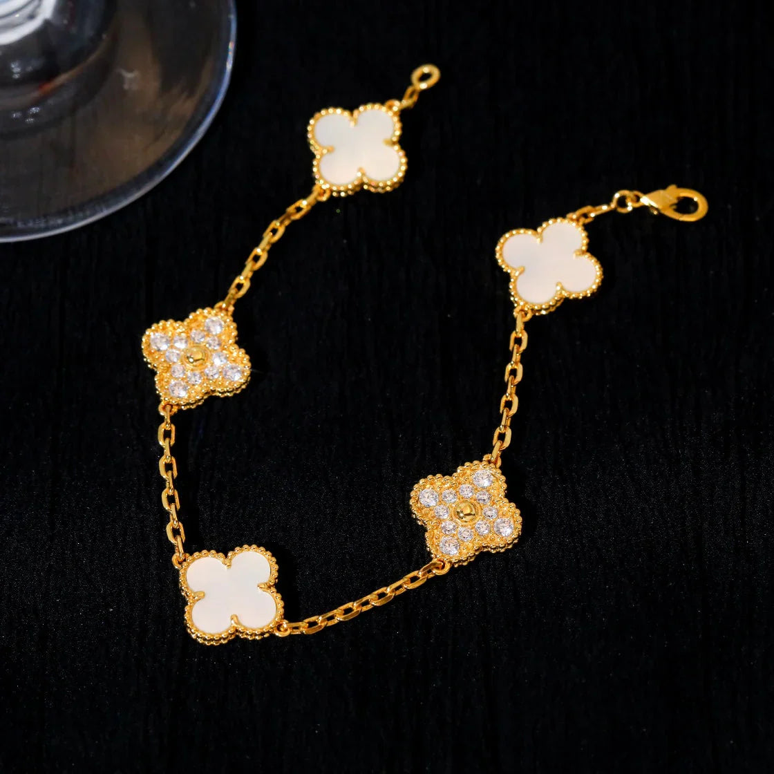 [Okajuri Jewelry]CLOVER WHITE PEARL MOP 5 MOTIF BRACELET COLLECTION