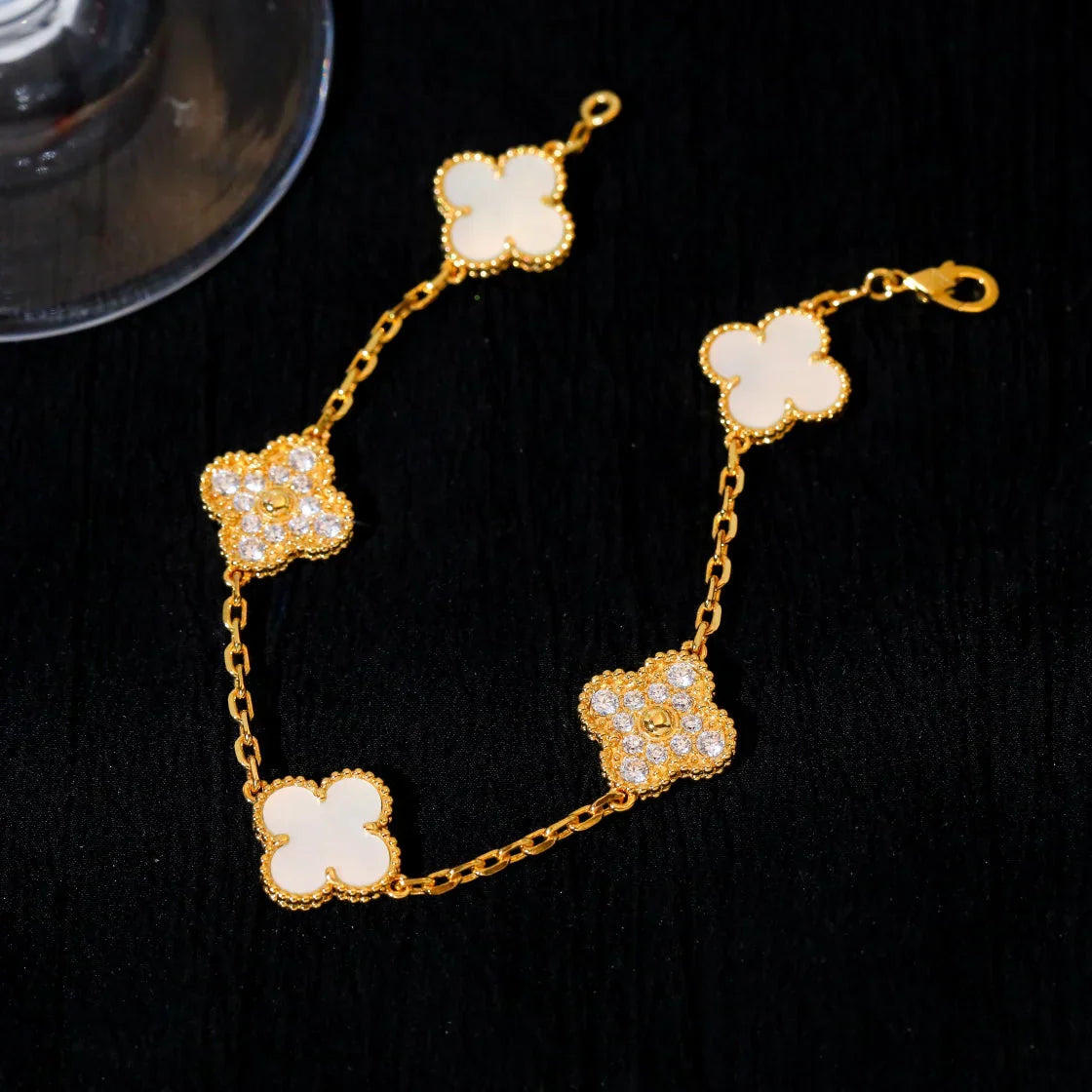 [Okajuri Jewelry] CLOVER WHITE PEARL MOP 5 MOTIF BRACELET COLLECTION