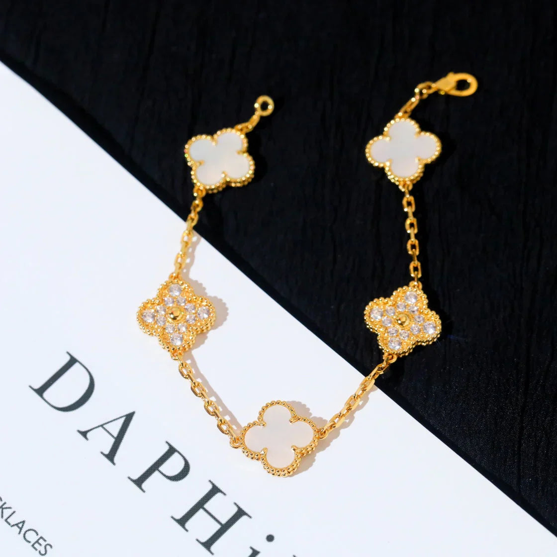 [Okajuri Jewelry] CLOVER WHITE PEARL MOP 5 MOTIF BRACELET COLLECTION