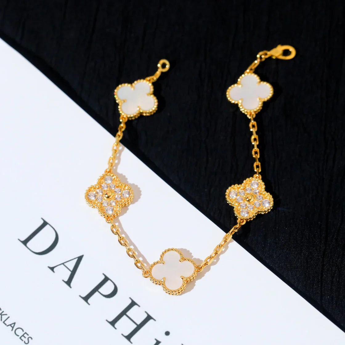 [Okajuri Jewelry]CLOVER WHITE PEARL MOP 5 MOTIF BRACELET COLLECTION