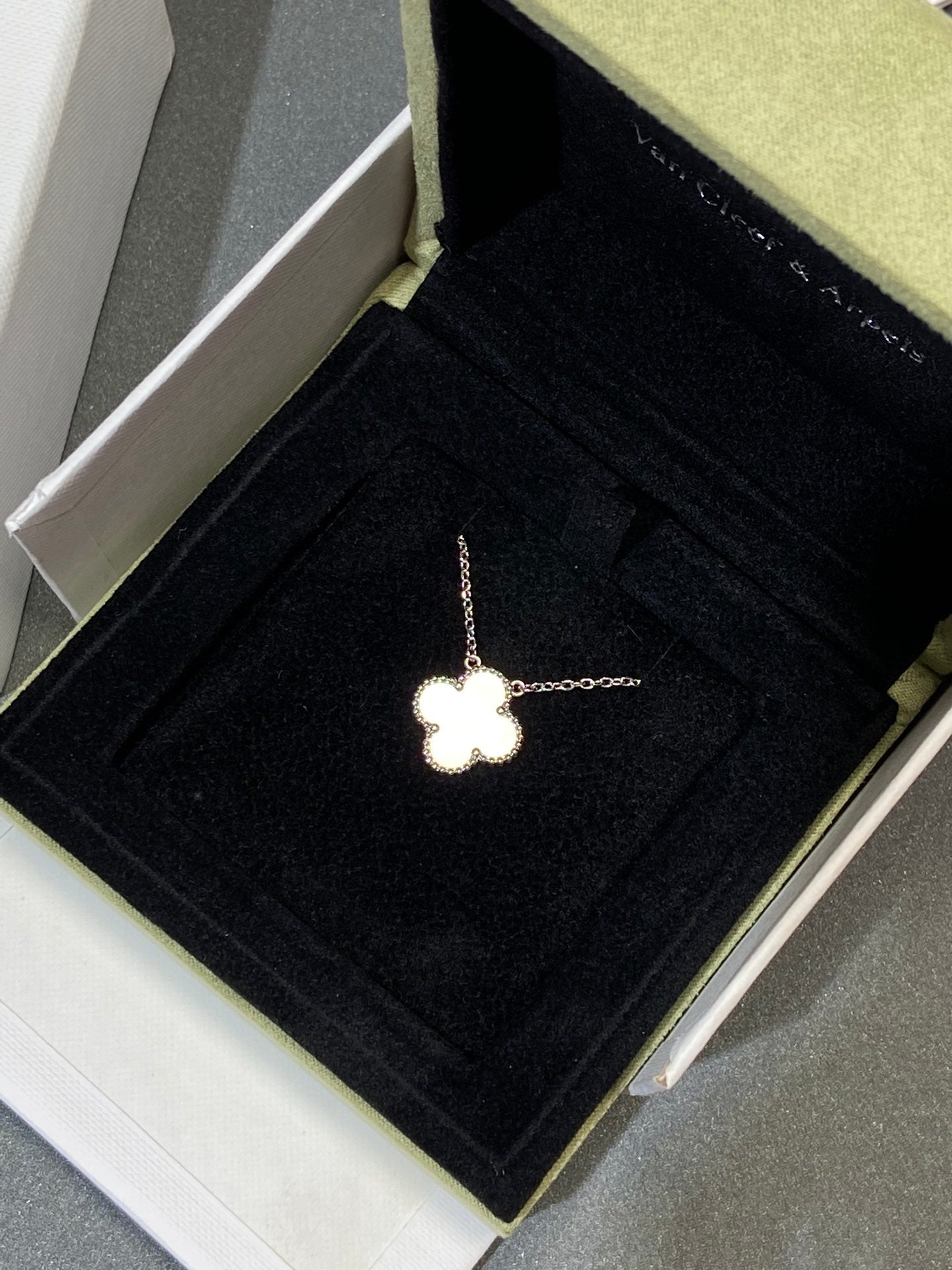 [Okajuri Jewelry]CLOVER MEDIUM SILVER WHITE MOP NECKLACE