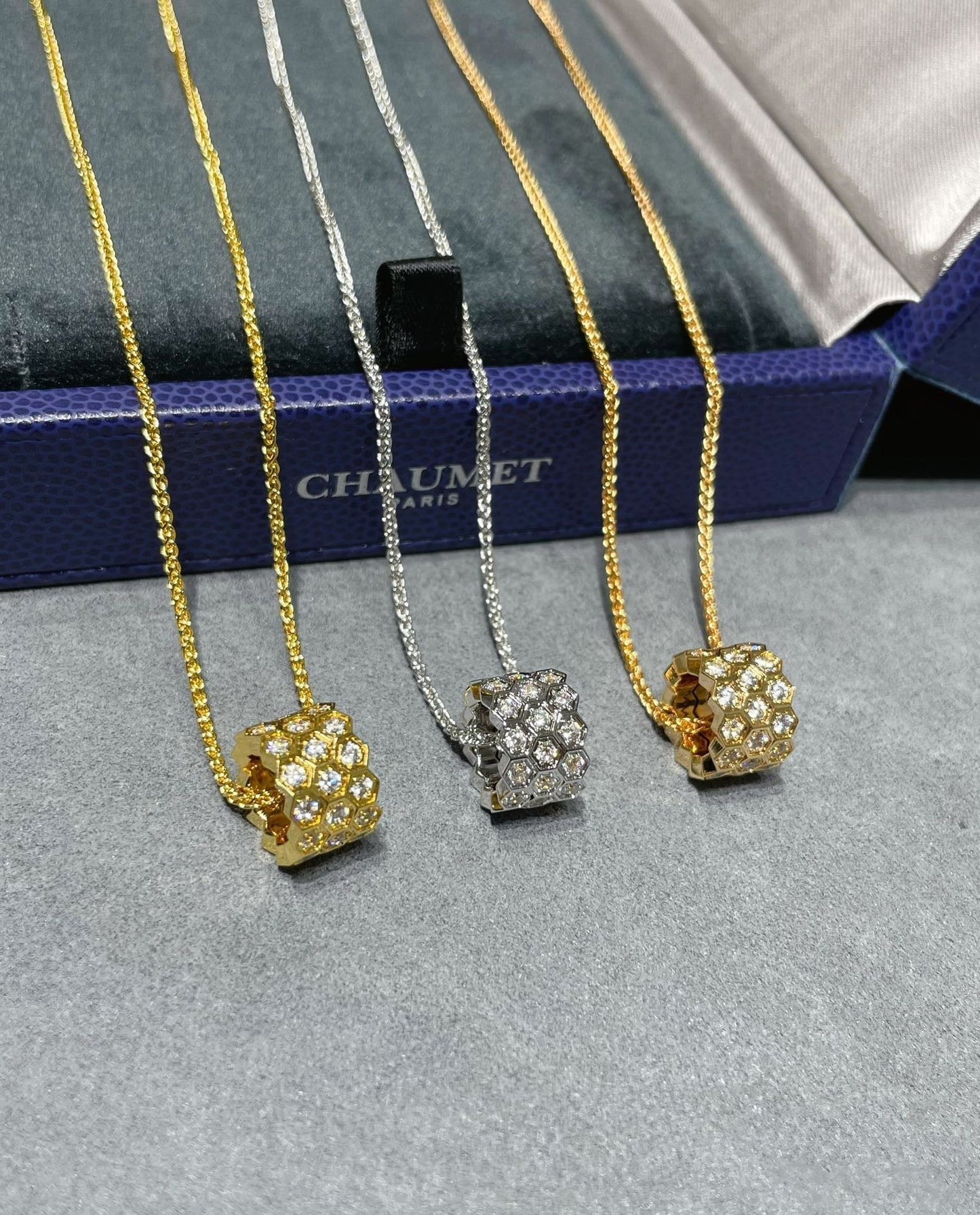 [Okajuri Jewelry]BEE LOVE DIAMOND PAVED 3 ROW NECKLACE