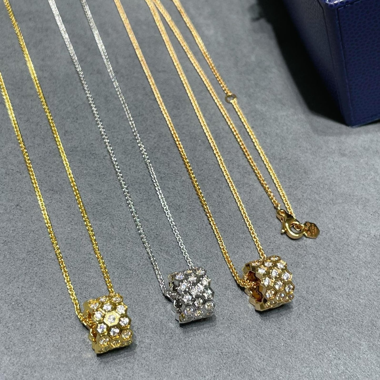 [Okajuri Jewelry]BEE LOVE DIAMOND PAVED 3 ROW NECKLACE