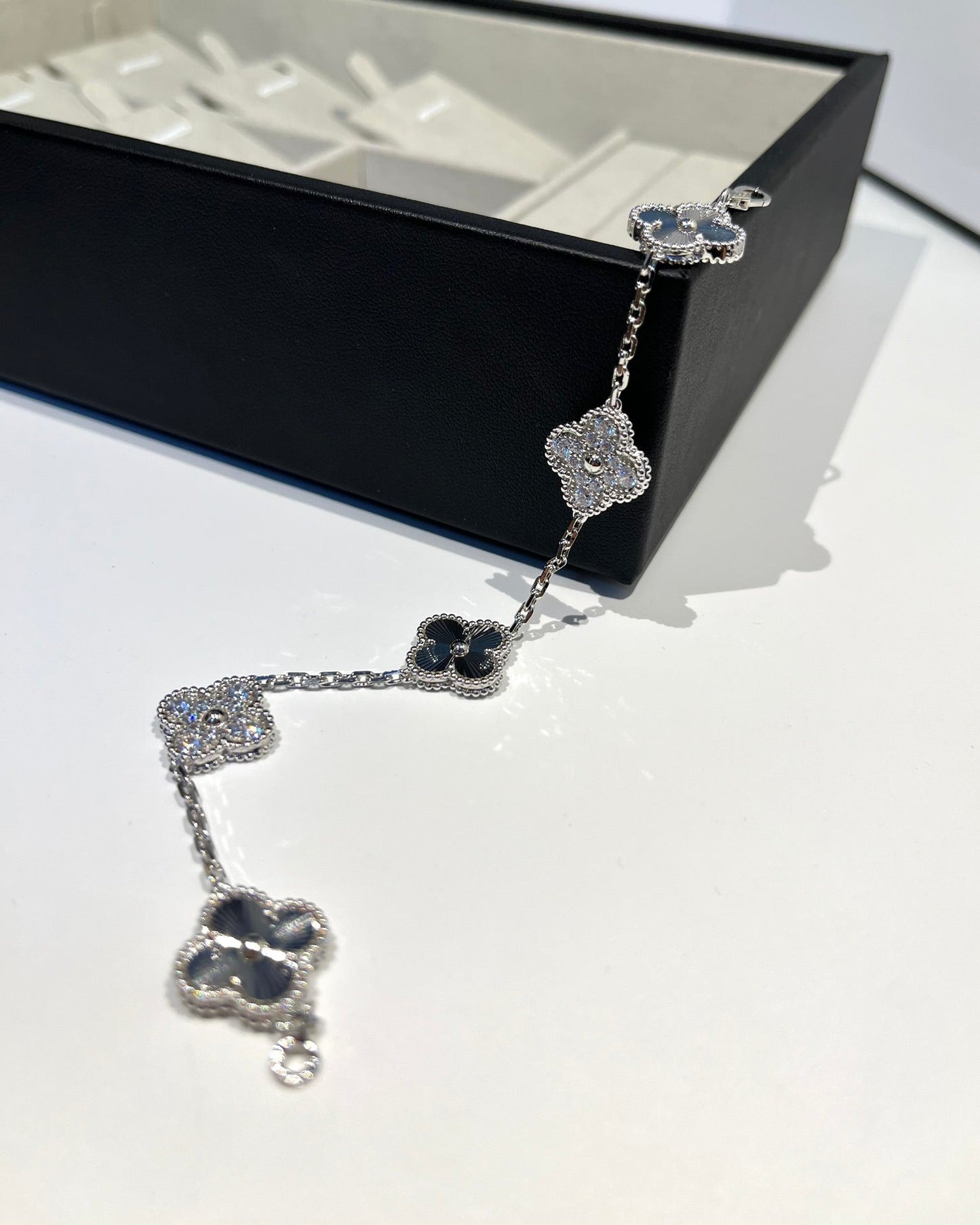 [Okajuri Jewelry]CLOVER 5 MOTIF SILVER DIAMOND BRACELET