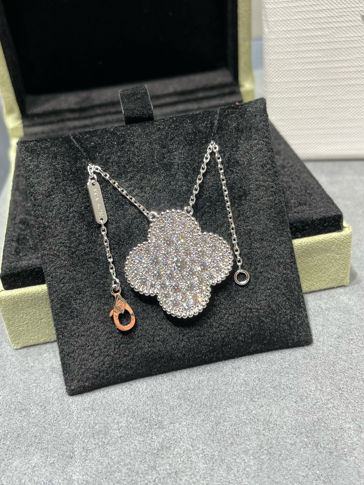[Okajuri Jewelry]CLOVER 25MM LARGE PENDANT DIAMOND PAVED SILVER NECKLACE