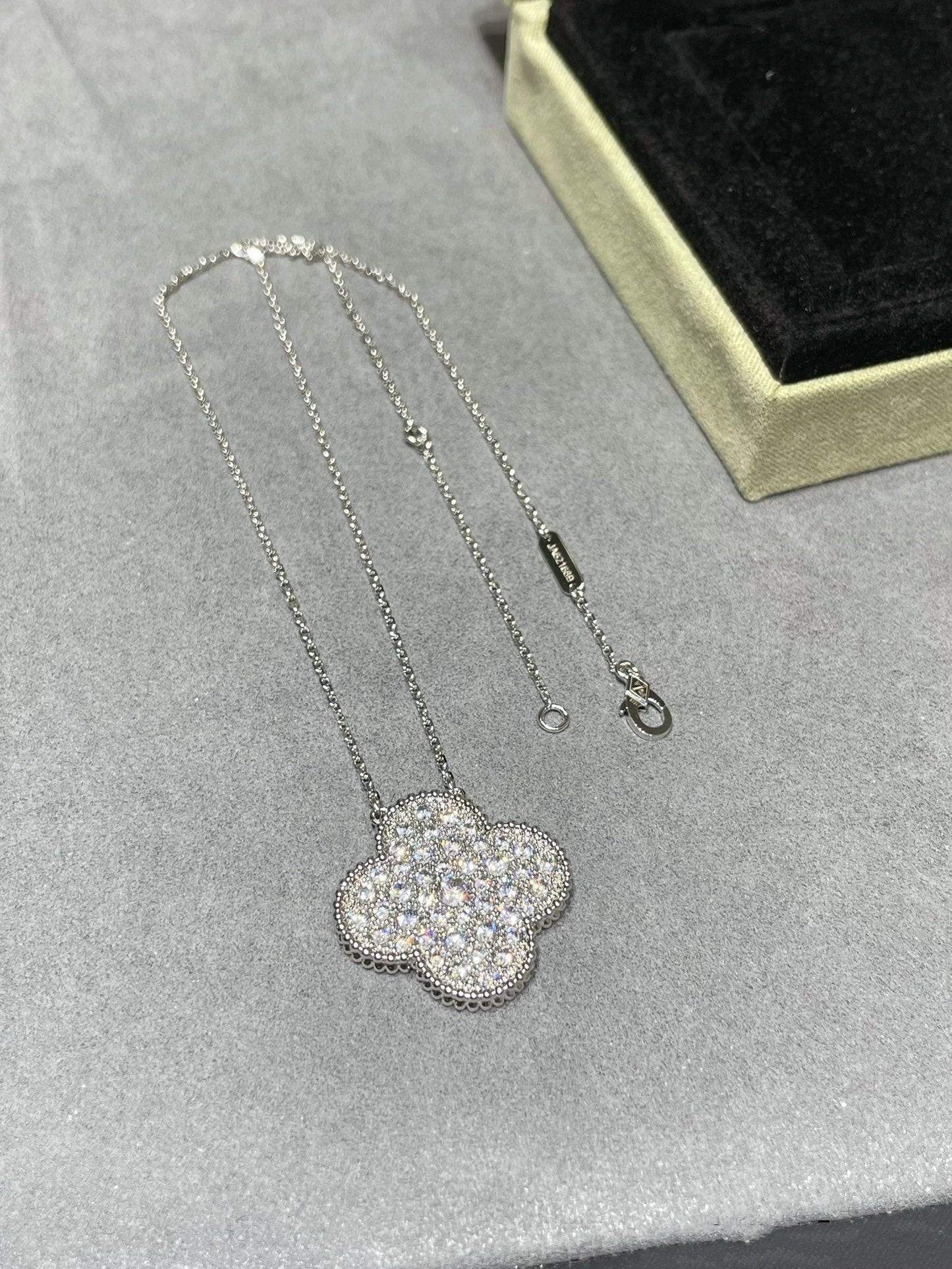 [Okajuri Jewelry]CLOVER 25MM LARGE PENDANT DIAMOND PAVED SILVER NECKLACE