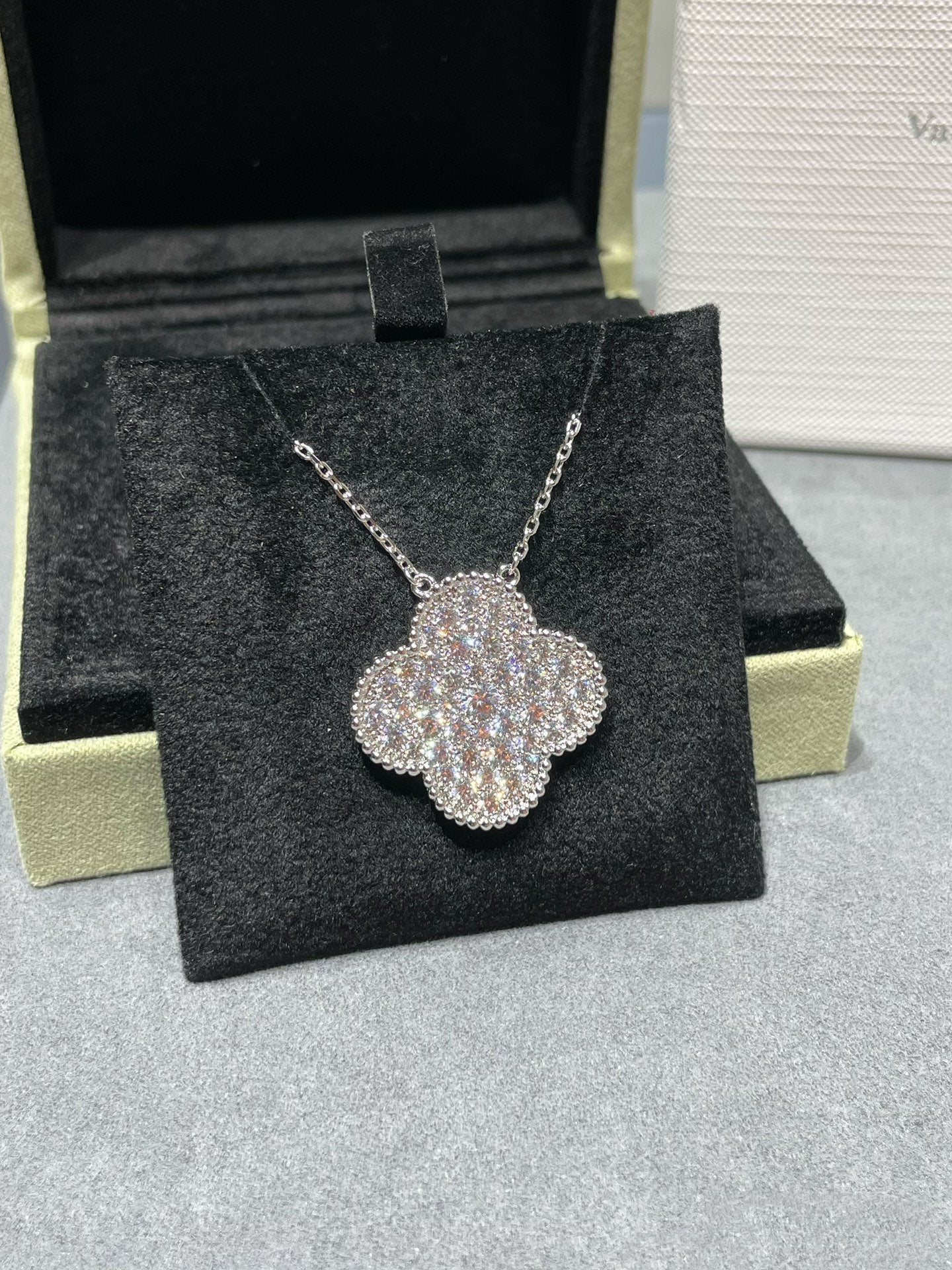 [Okajuri Jewelry]CLOVER 25MM LARGE PENDANT DIAMOND PAVED SILVER NECKLACE