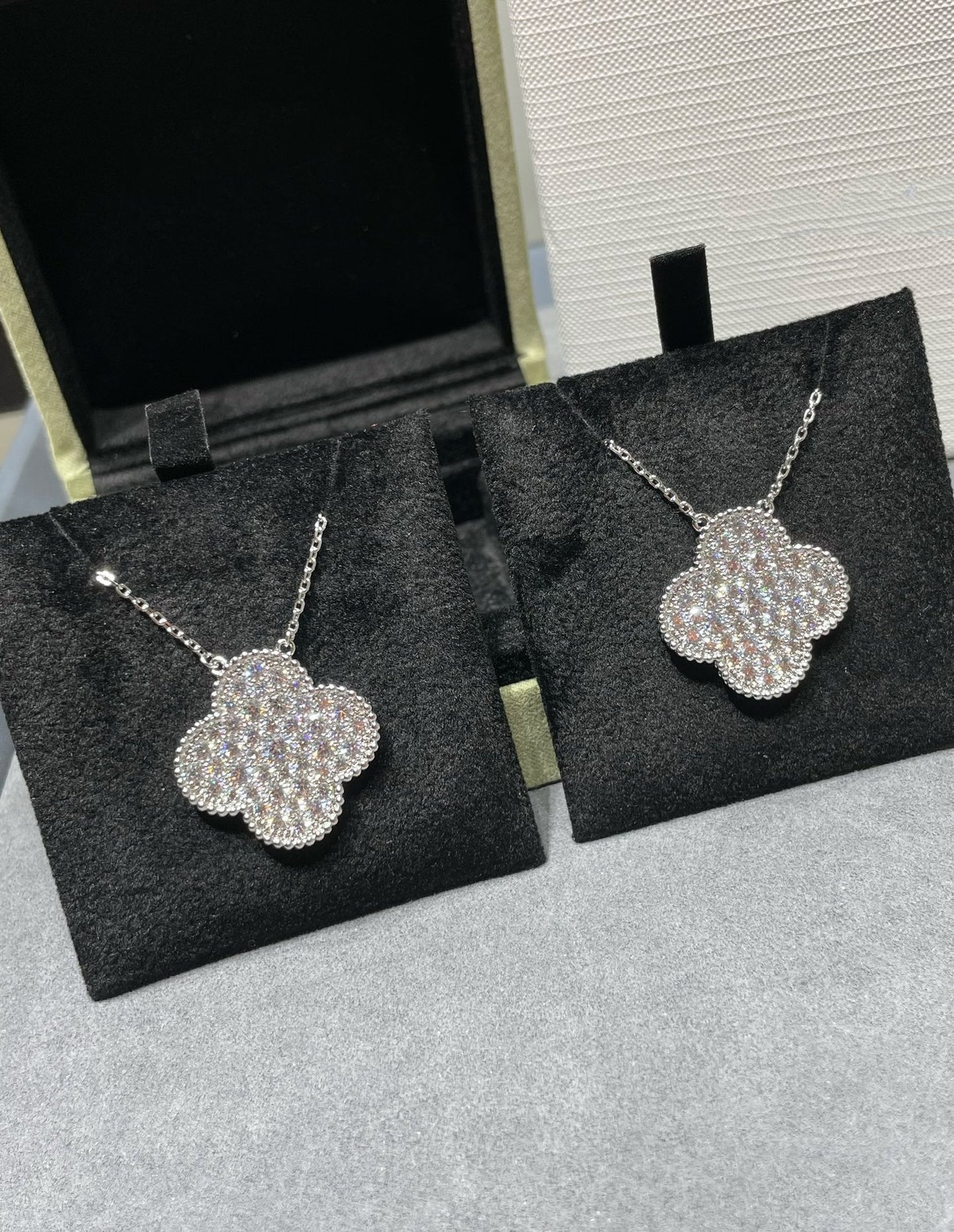 [Okajuri Jewelry]CLOVER 25MM LARGE PENDANT DIAMOND PAVED SILVER NECKLACE
