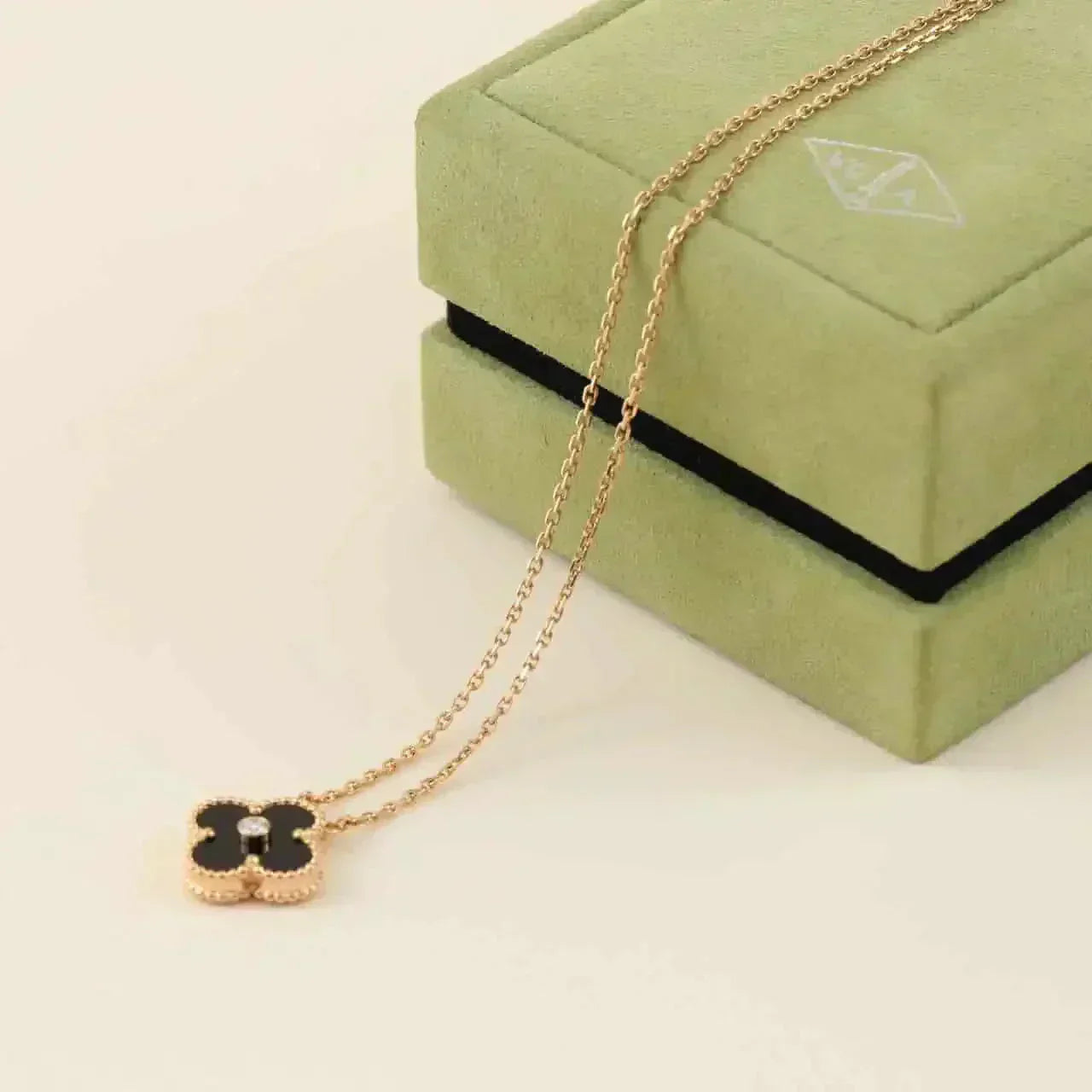 [Okajuri Jewelry]CLOVER 15MM DIAMOND ONYX NECKLACE