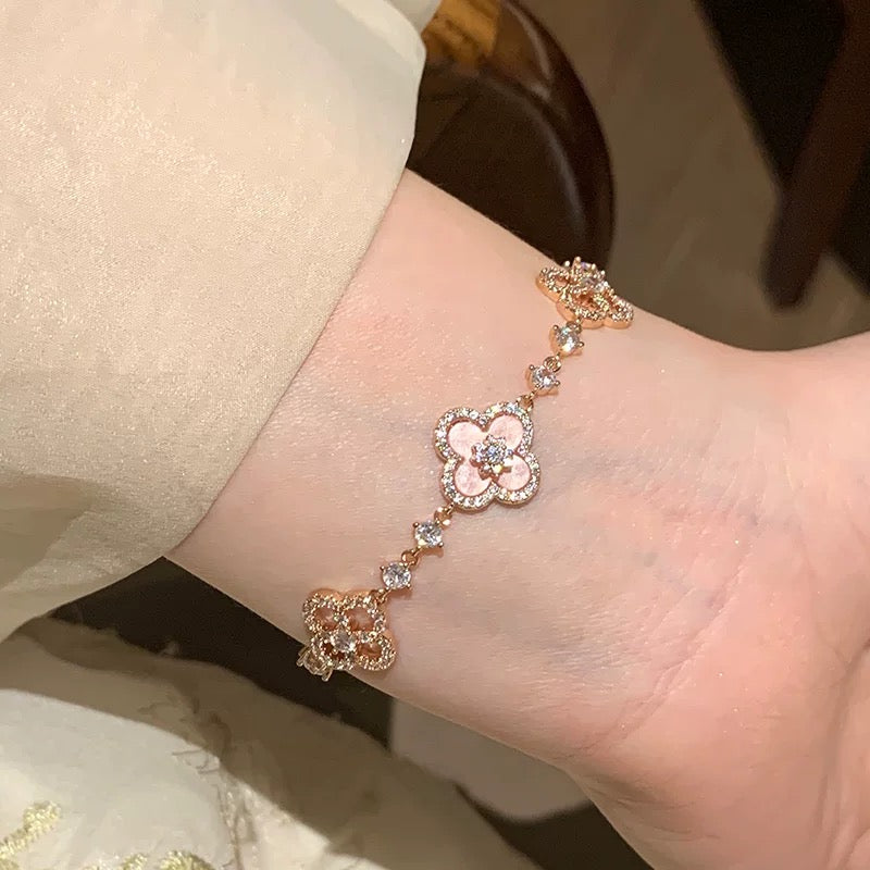 [Okajuri Jewelry] CLOVER 5 MOTIF PINK BLUE RED WHITE BRACELET