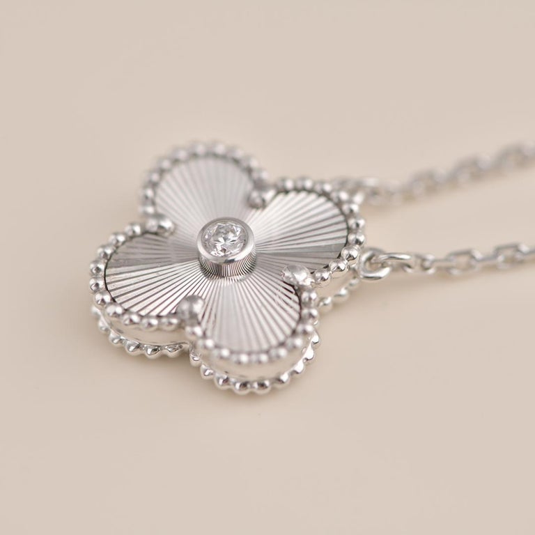 [Okajuri Jewelry] CLOVER  15MM DIAMOND LASER NECKLACE SILVER