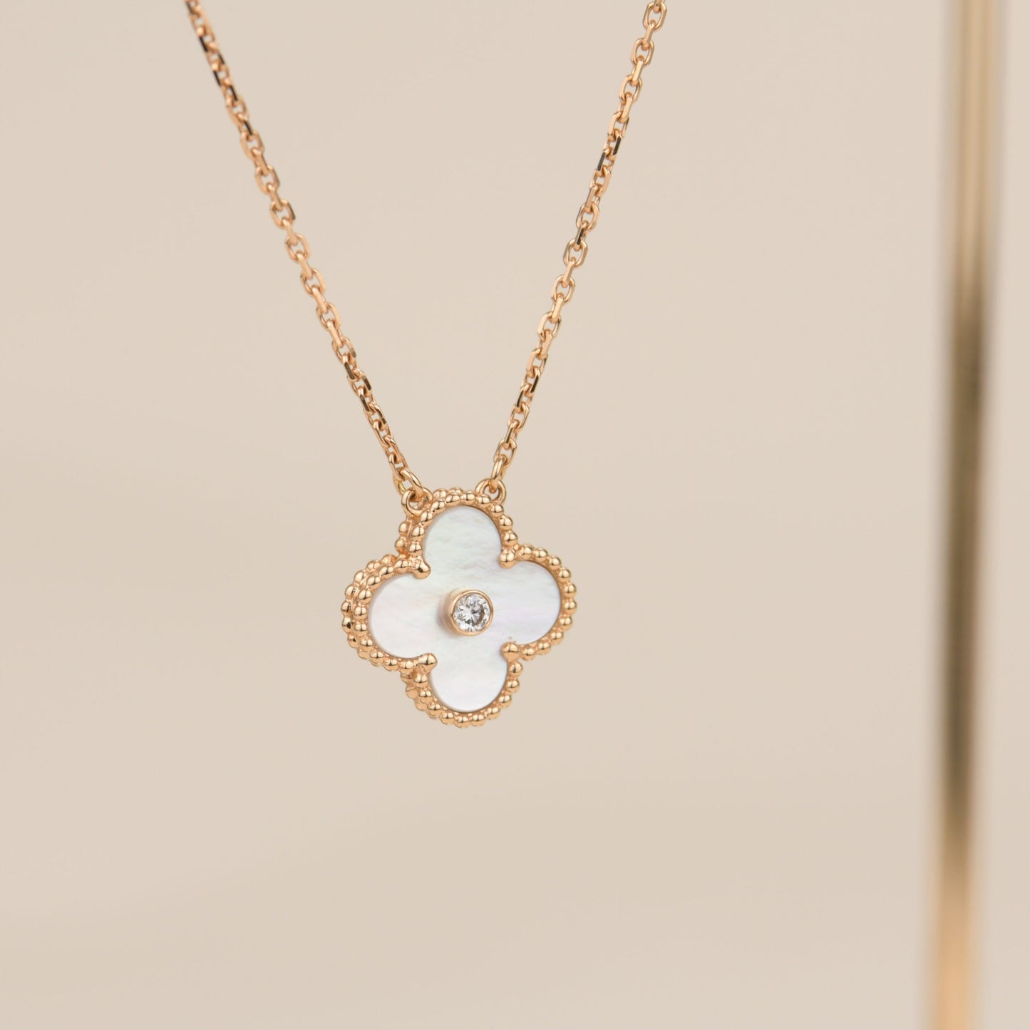 [Okajuri Jewelry]CLOVER 15MM DIAMOND WHITE FRITILLARIA NECKLACE