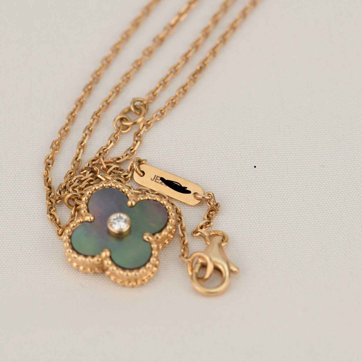 [Okajuri Jewelry]CLOVER 15MM DIAMOND AND MOTHER-OF-GREY NECKLACE