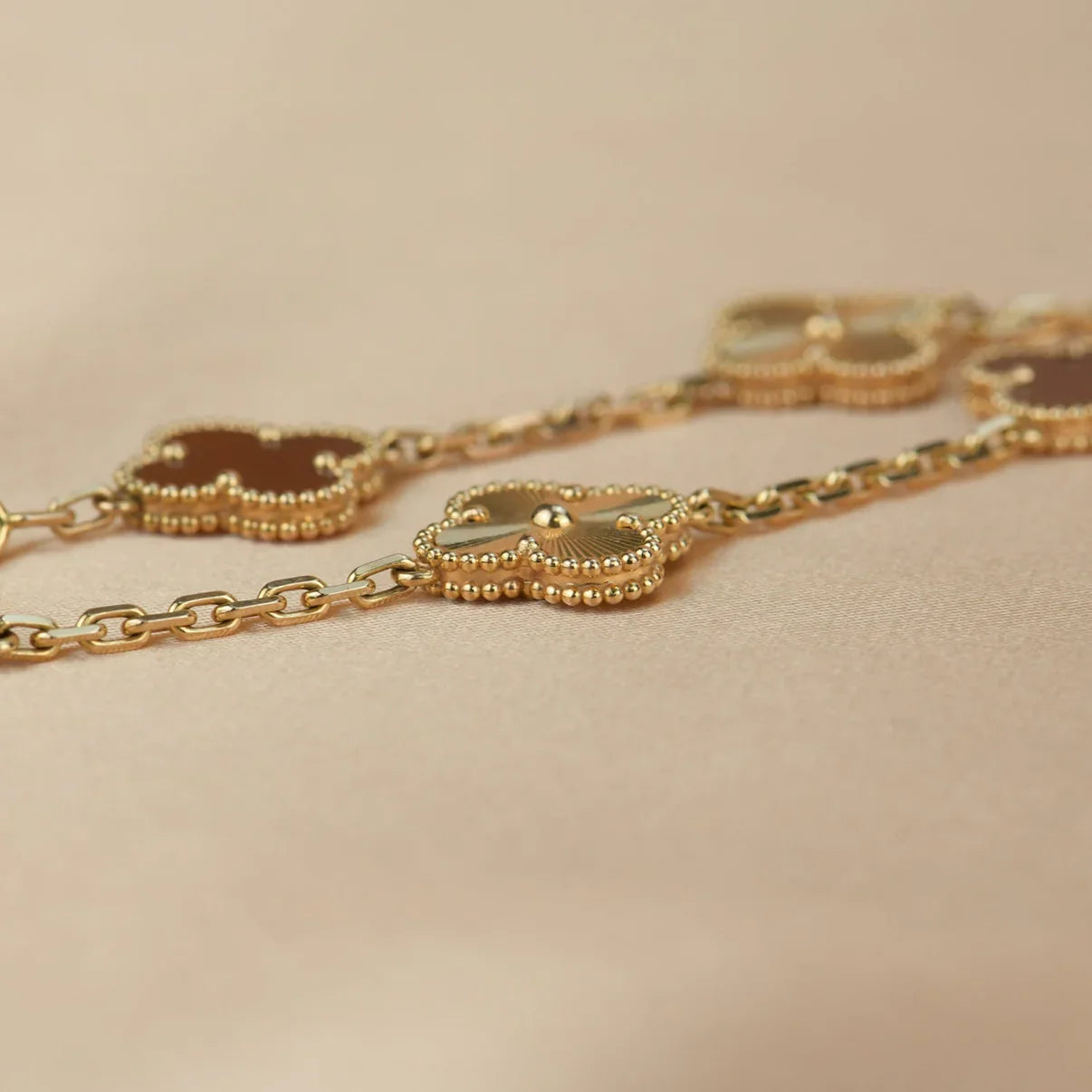 [Okajuri Jewelry] CLOVER 5 MOTIF RED CORNELIAN BRACELET COLLECTION