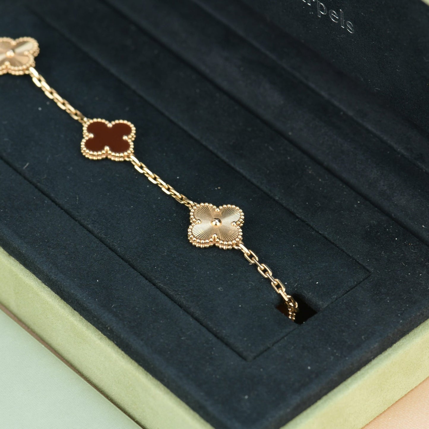[Okajuri Jewelry]CLOVER  5 MOTIFS CARNELIAN GOLD BRACELET