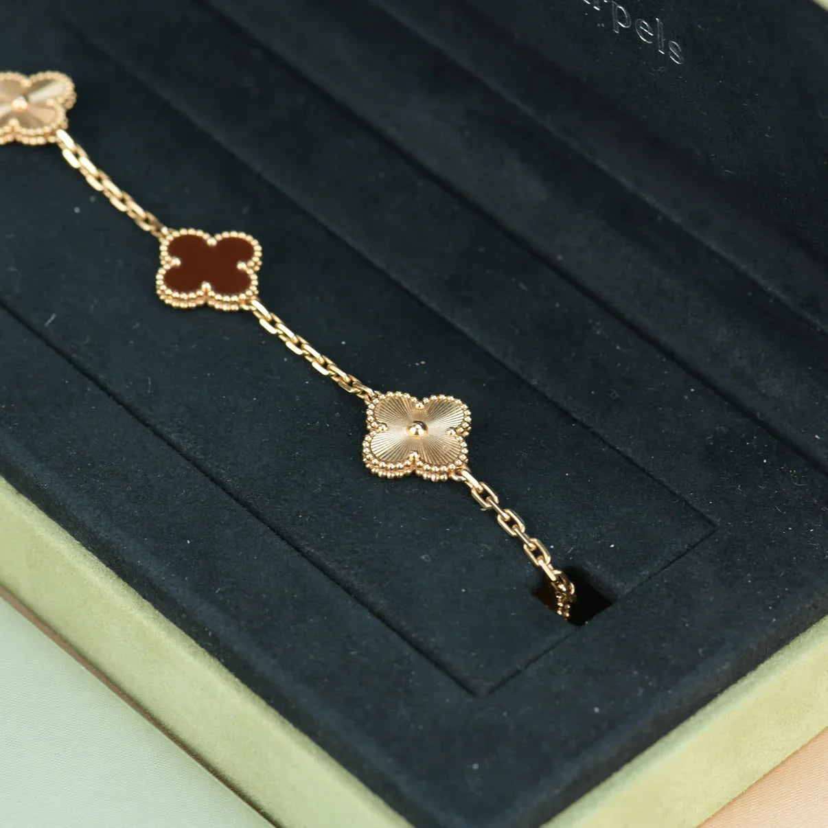 [Okajuri Jewelry] CLOVER 5 MOTIF RED CORNELIAN BRACELET COLLECTION
