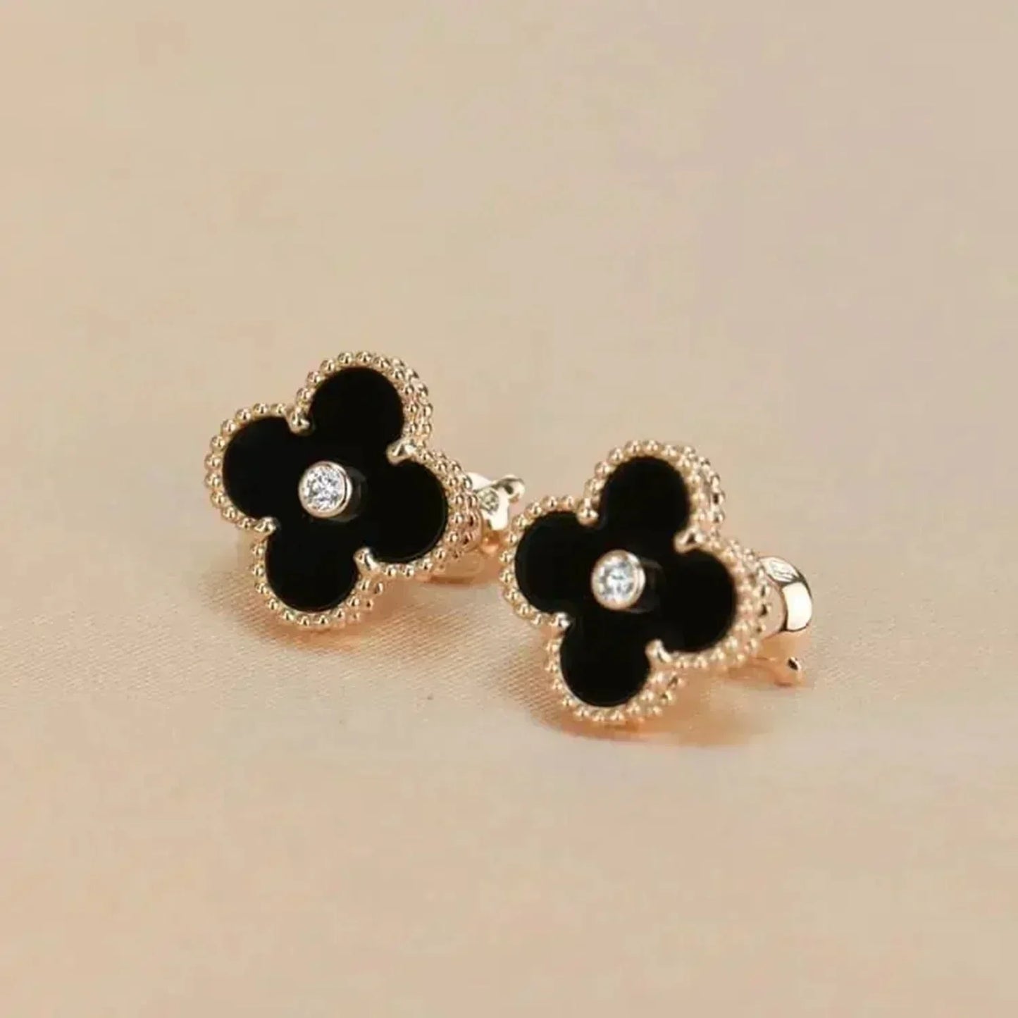 [Okajuri Jewelry]CLOVER MEDIUM 1 MOTIFS ONYX DIAMOND EARRINGS