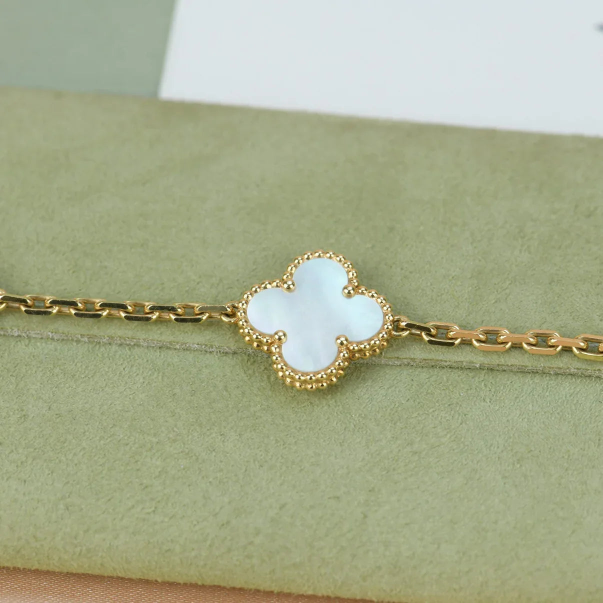 [Okajuri Jewelry]CLOVER WHITE PEARL MOP 5 MOTIF BRACELET COLLECTION
