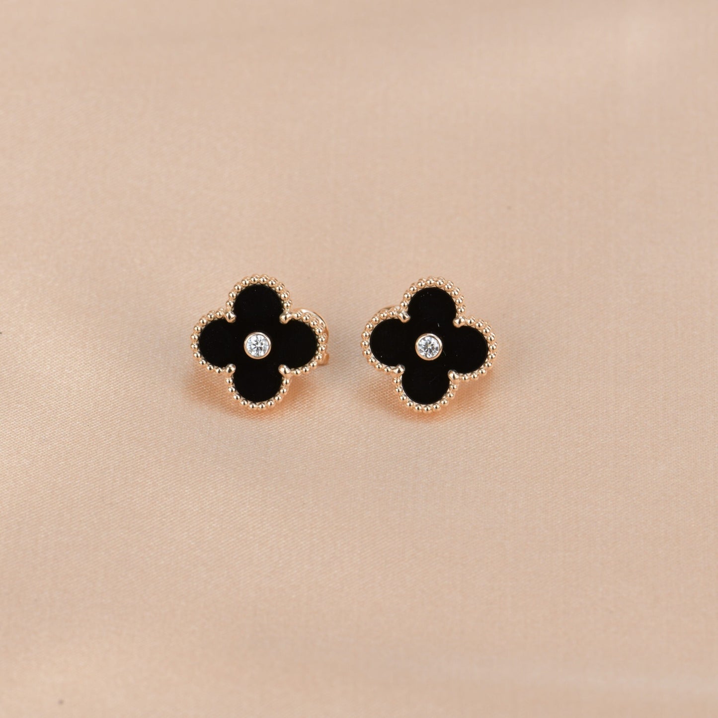 [Okajuri Jewelry]CLOVER MEDIUM 1 MOTIFS ONYX DIAMOND EARRINGS