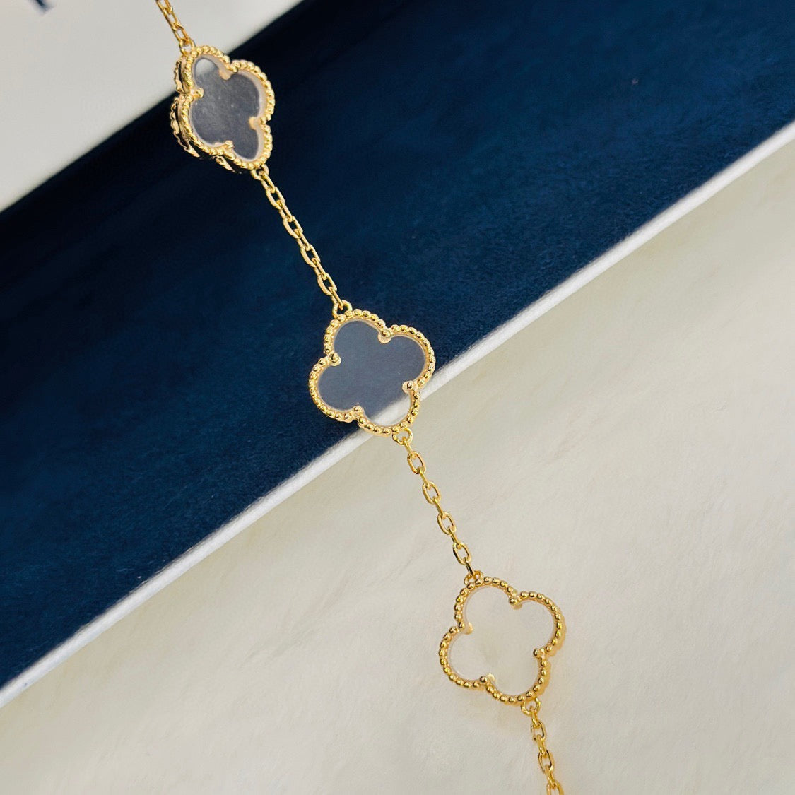 [Okajuri Jewelry]CLOVER 5 MOTIF ROCK CRYSTAL BRACELET