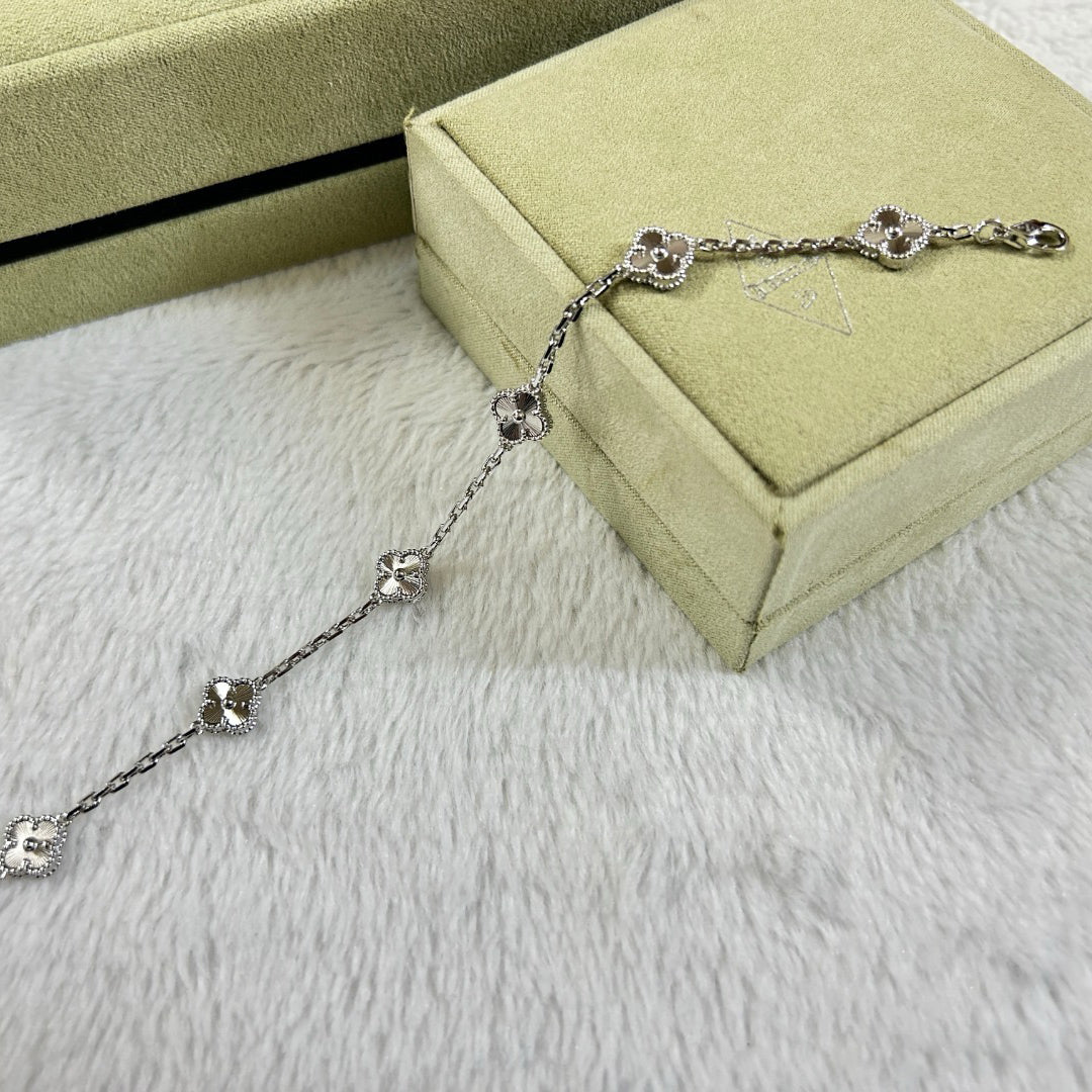 [Okajuri Jewelry]CLOVER 6 MOTIF DIAMOND BRACELET