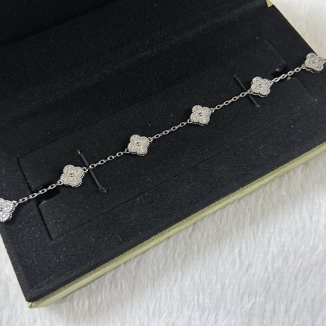 [Okajuri Jewelry]CLOVER 6 MOTIF DIAMOND BRACELET