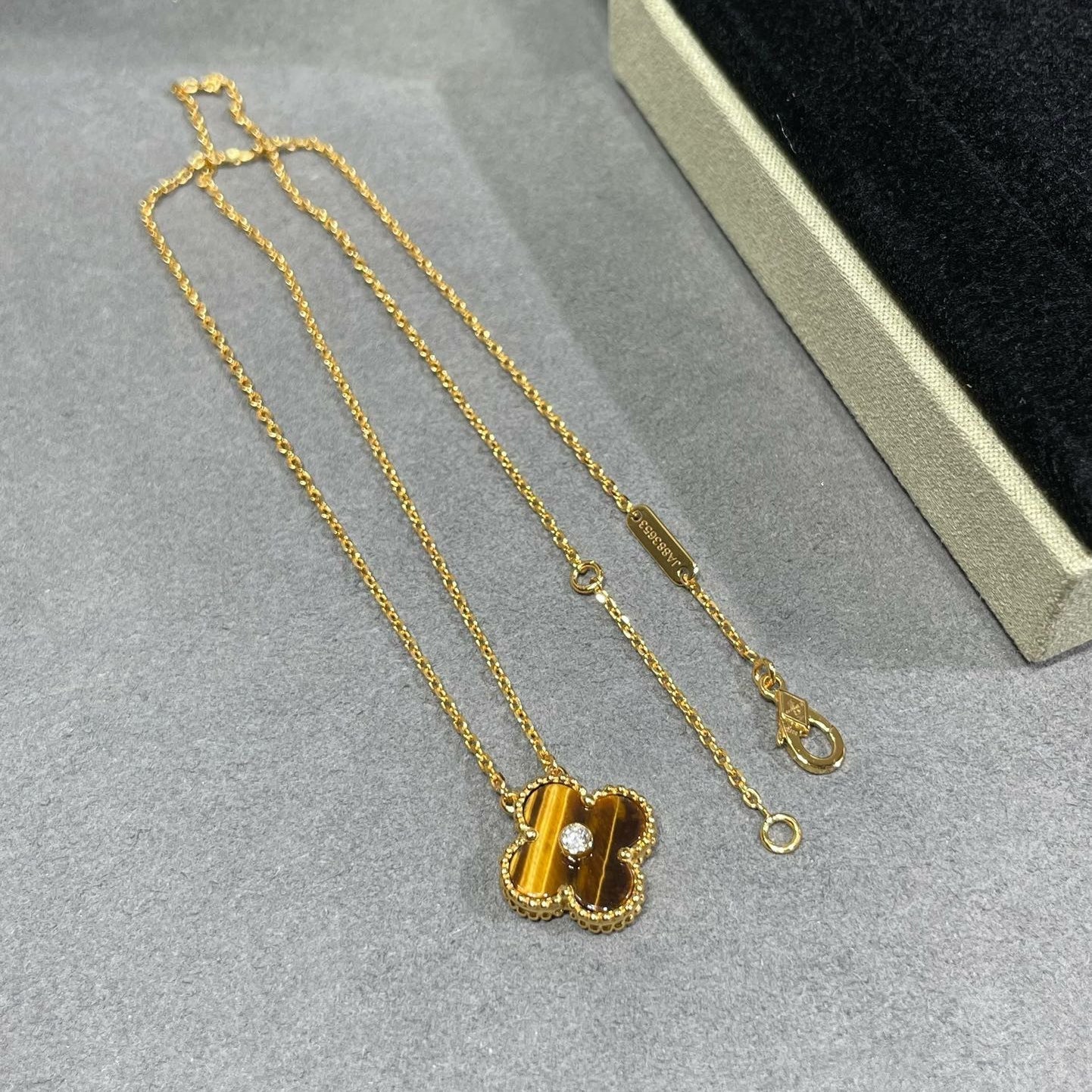[Okajuri Jewelry]CLOVER 15MM DIAMOND AND YELLOW TIGER'S EYE AGATE necklace