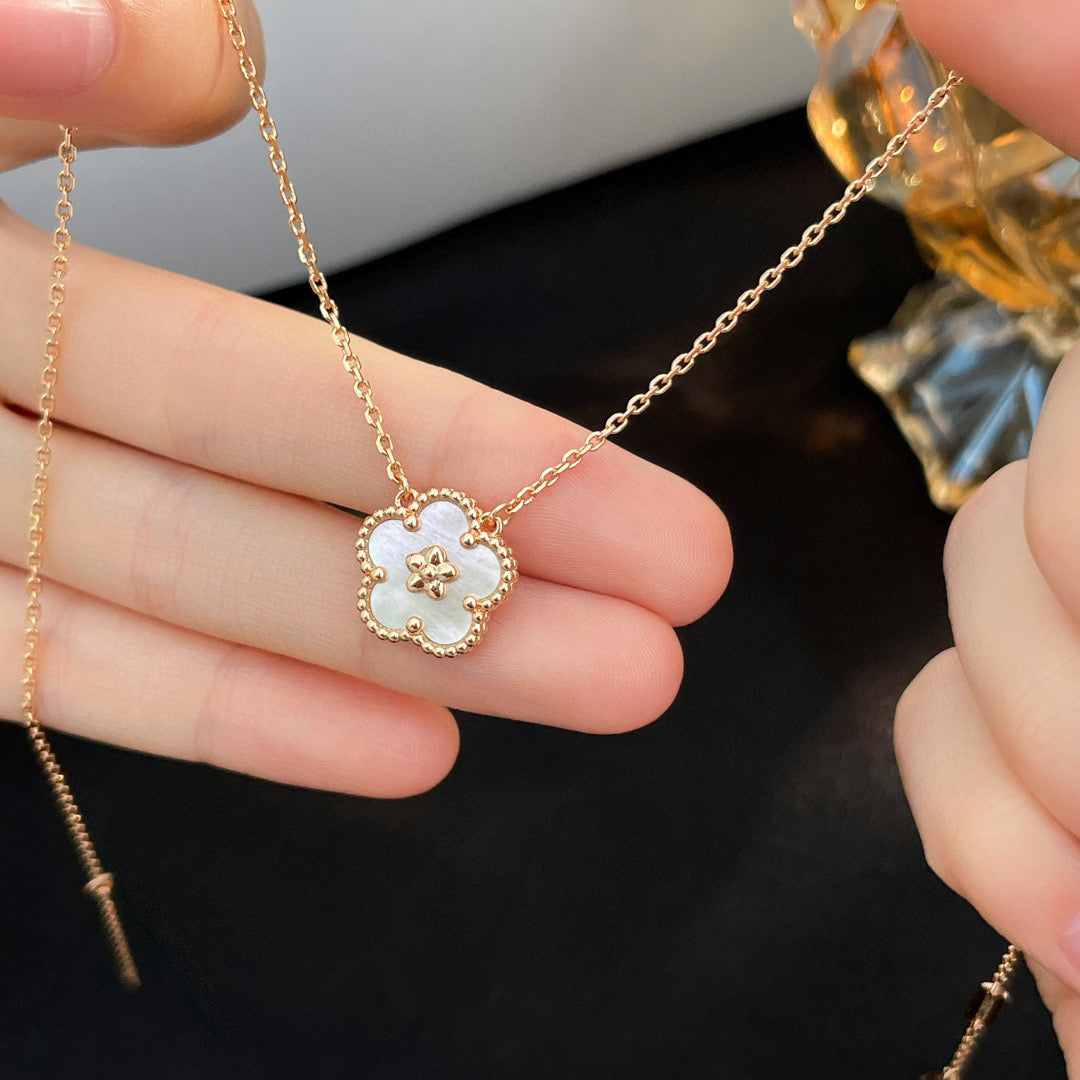 [Okajuri Jewelry]LUCKY  WHITE MOP  PLUM BLOSSOM NECKLACE