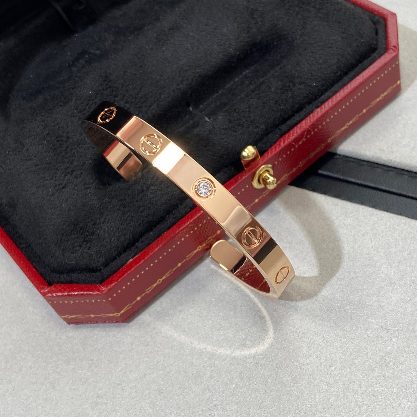 [Okajuri Jewelry] LOVE BRACELET 6.1MM 1 DIAMOND OPEN CUFF