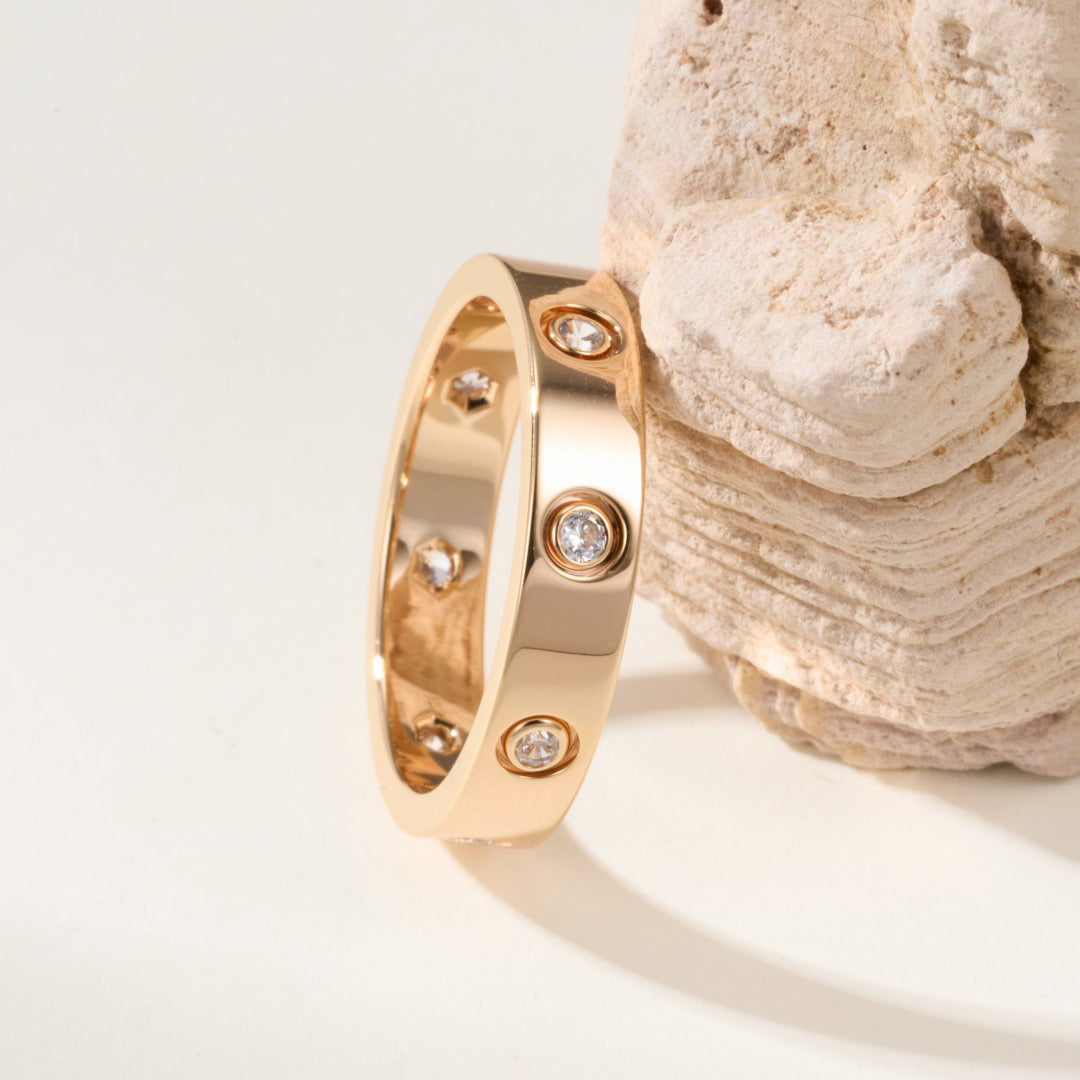 [Okajuri Jewelry] LOVE 4MM 8 DIAMOND RING