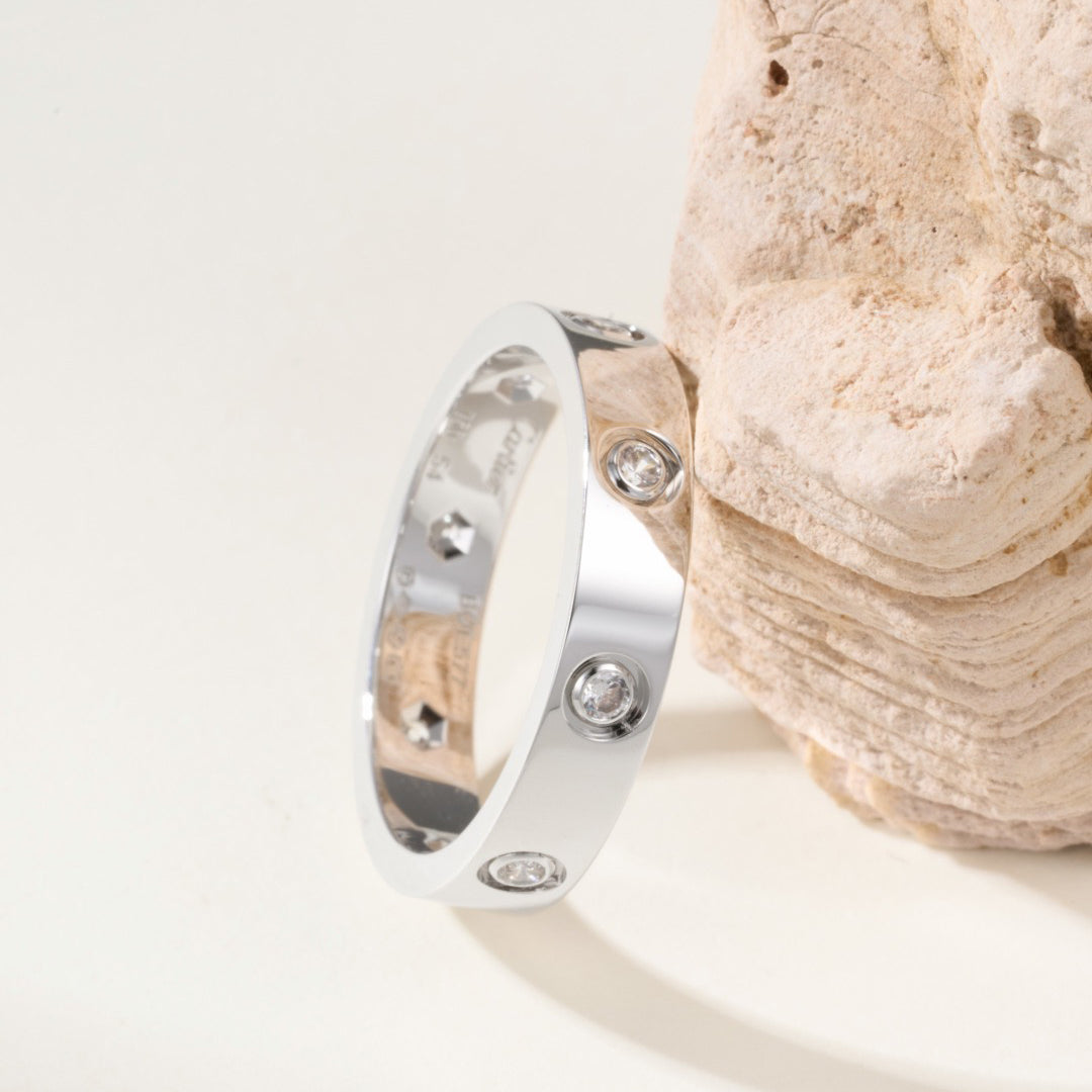 [Okajuri Jewelry] LOVE 4MM 8 DIAMOND RING