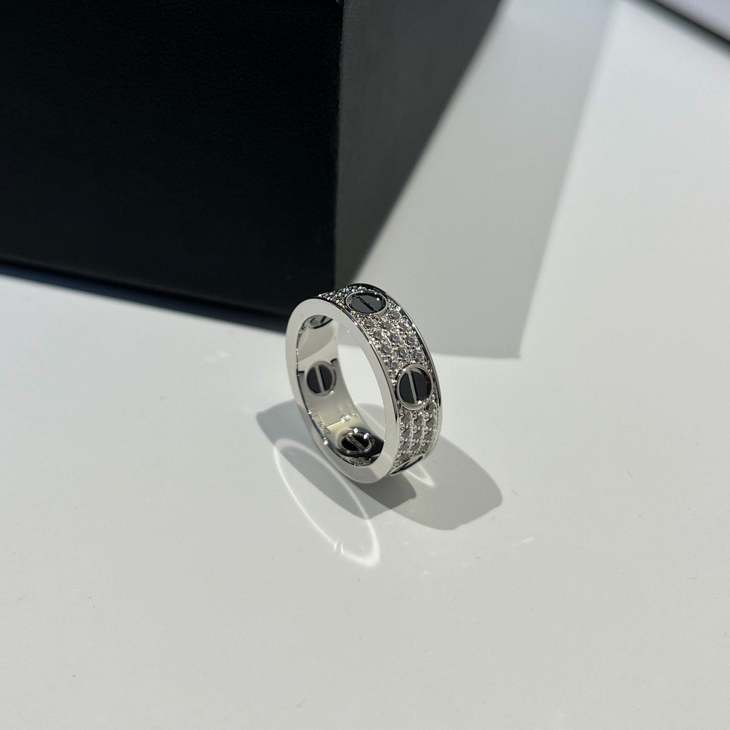 [Okajuri Jewelry] LOVE RING 5.5MM DIAMONDS PAVED CERAMIC