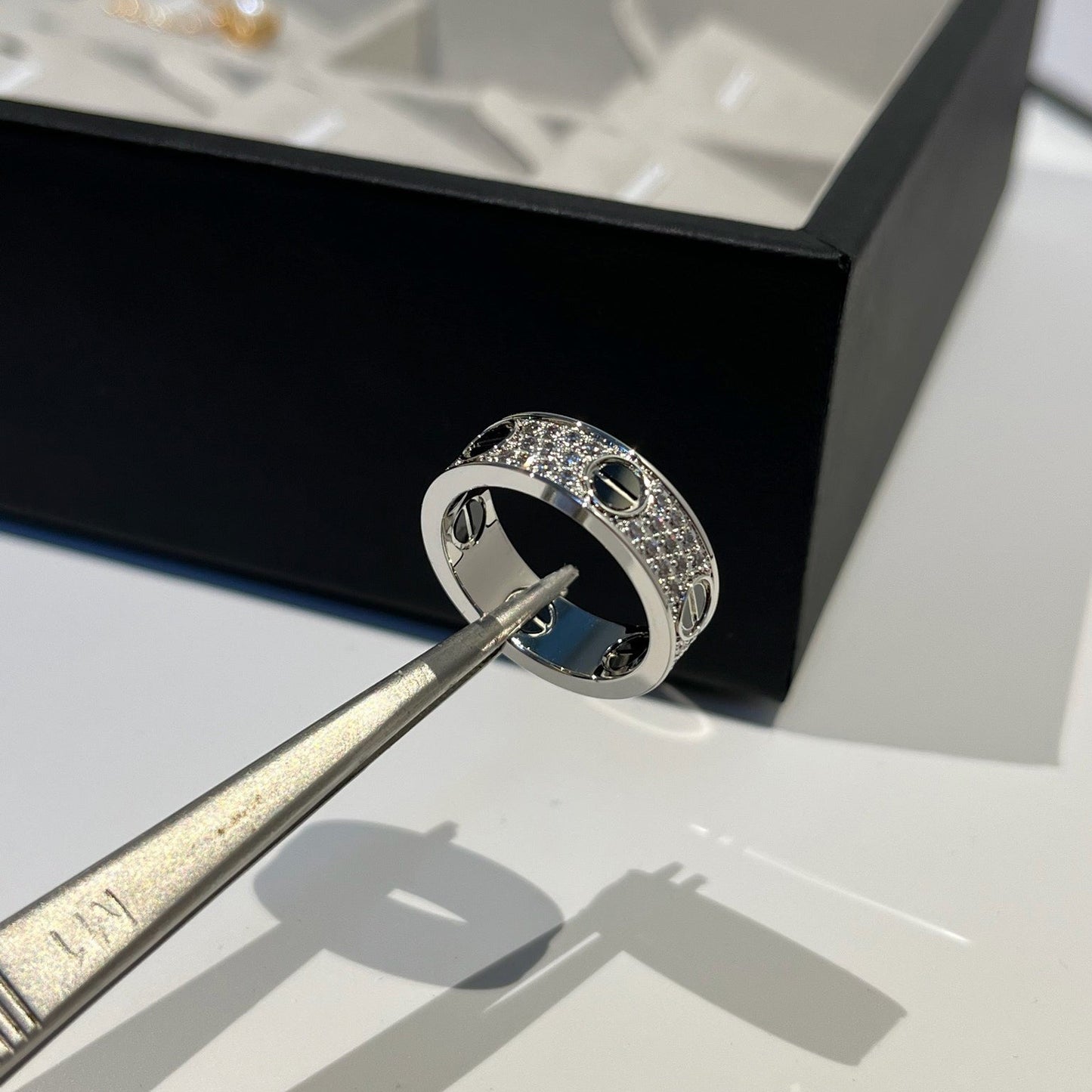 [Okajuri Jewelry] LOVE RING 5.5MM DIAMONDS PAVED CERAMIC
