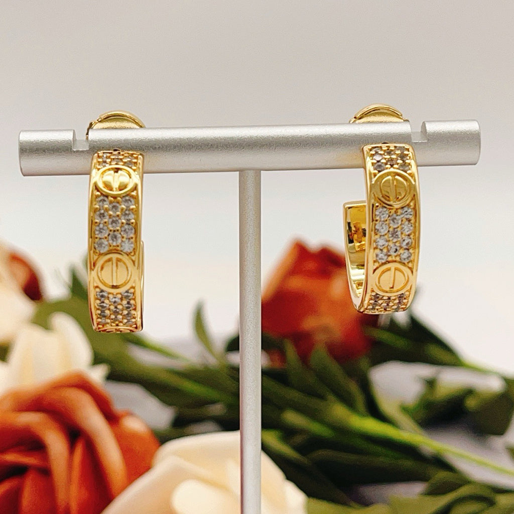 [Okajuri Jewelry] LOVE 5.5MM DIAMOND PAVED EARRINGS