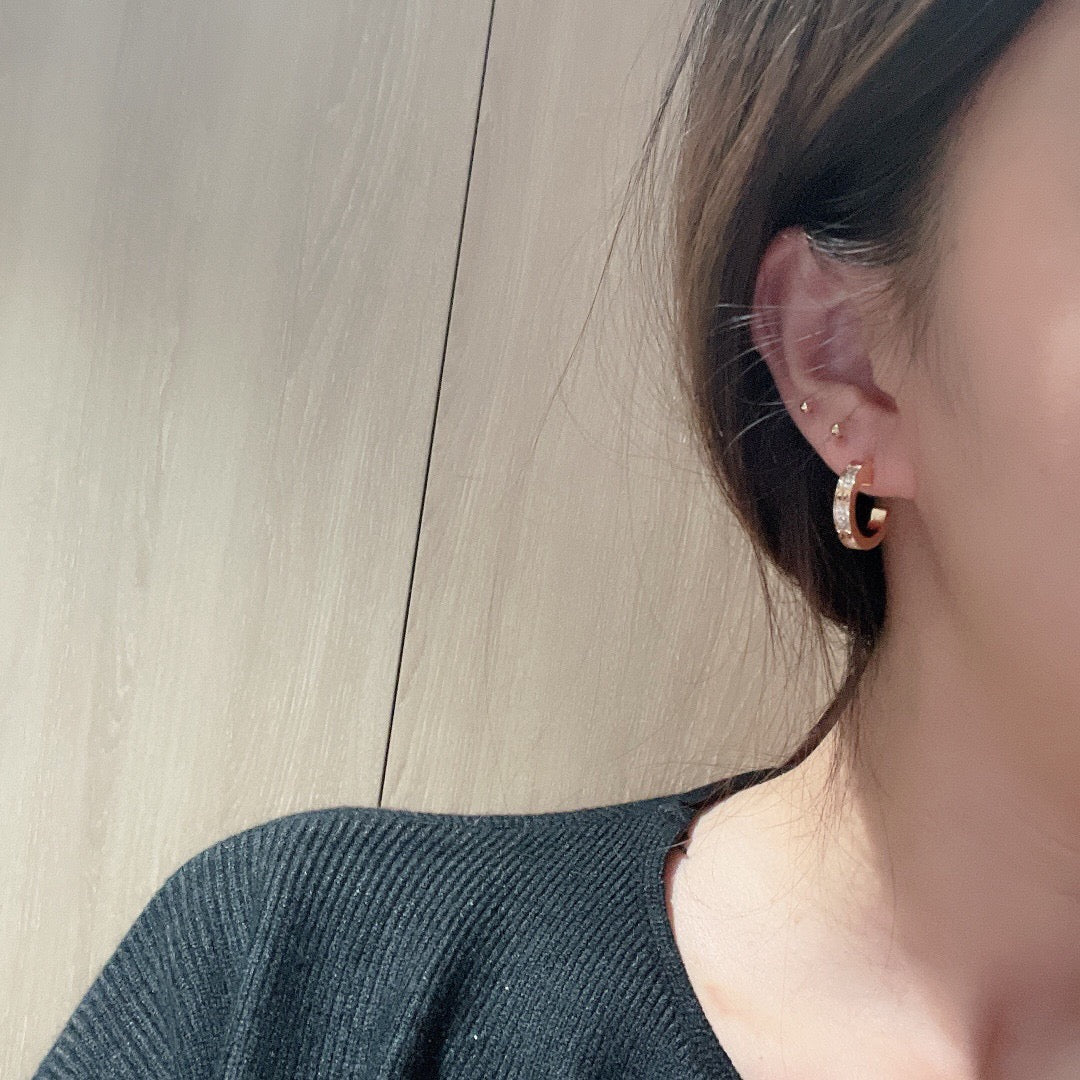 [Okajuri Jewelry] LOVE 5.5MM DIAMOND PAVED EARRINGS