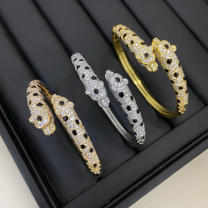 [Okajuri Jewelry] PANTHERE DOUBLE HEADED HALF DIAMOND OPEN BRACELET
