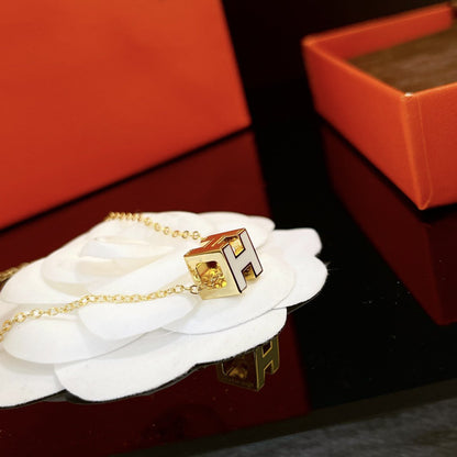 [Okajuri Jewelry]H WHITE SQUARE GOLD NECKLACE