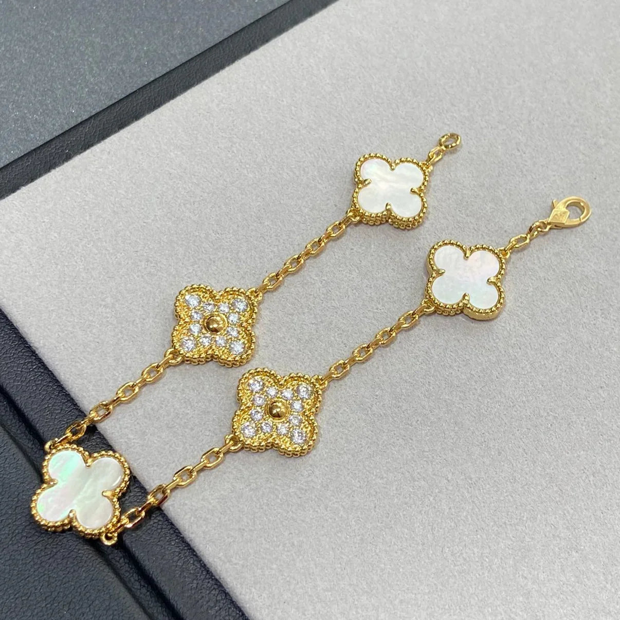 [Okajuri Jewelry]CLOVER WHITE PEARL MOP 5 MOTIF BRACELET COLLECTION