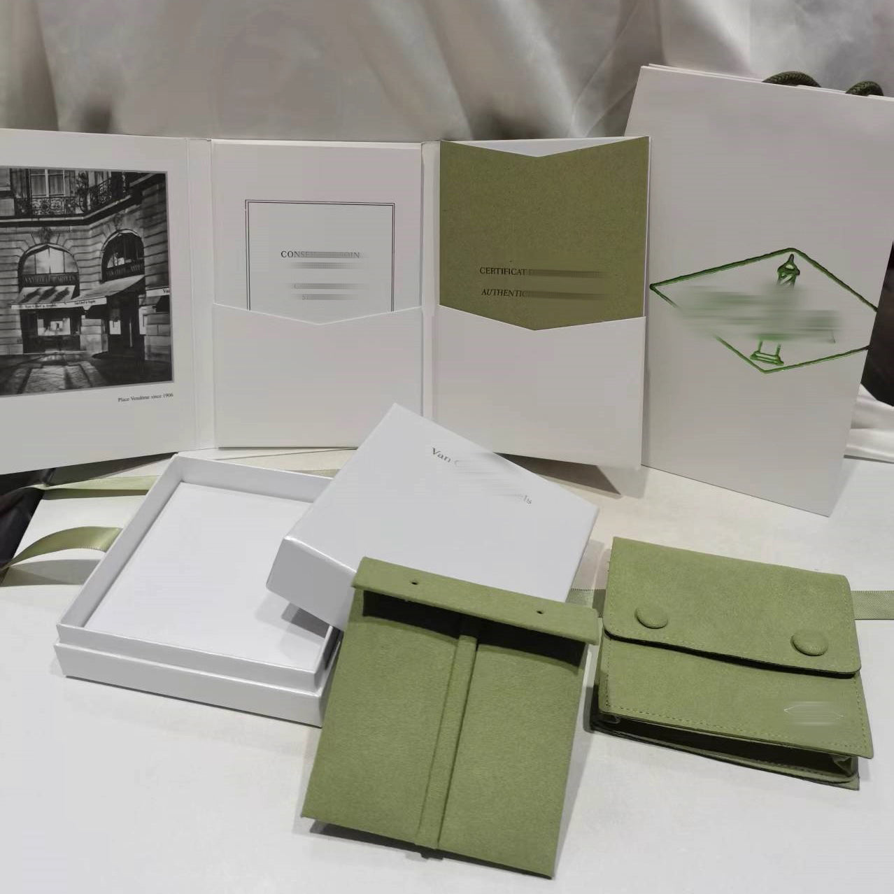 [Okajuri Jewelry]VA CLOVER BRACELET NECKLACE RING BOX GIFT BAG