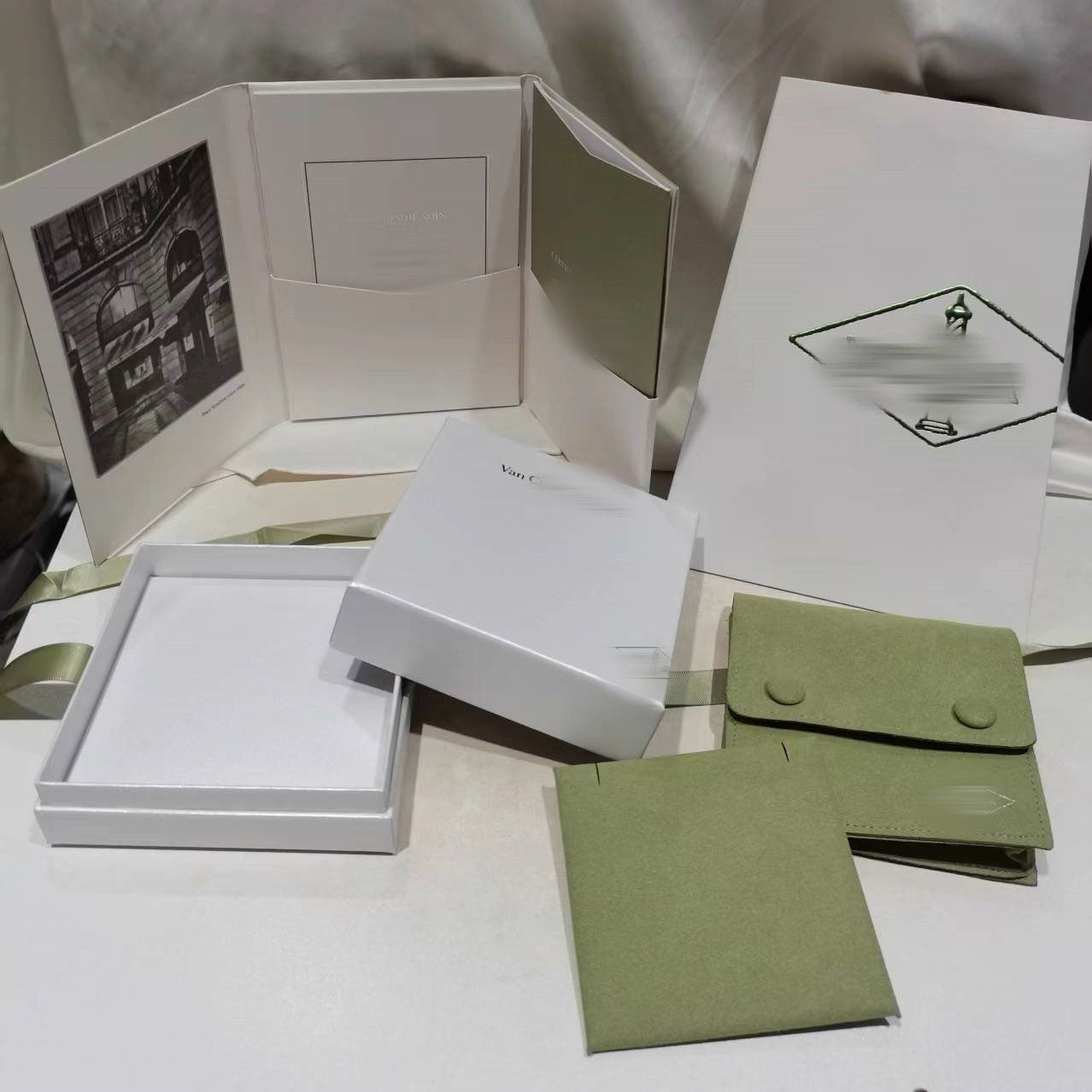 [Okajuri Jewelry]VA CLOVER BRACELET NECKLACE RING BOX GIFT BAG