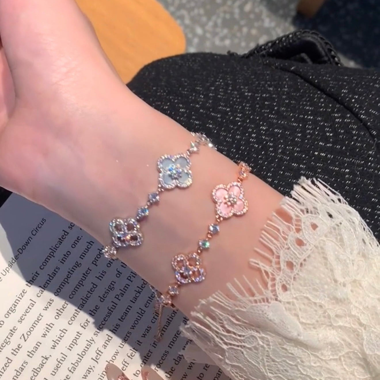 [Okajuri Jewelry]CLOVER 5 MOTIF PINK BLUE RED WHITE BRACELET